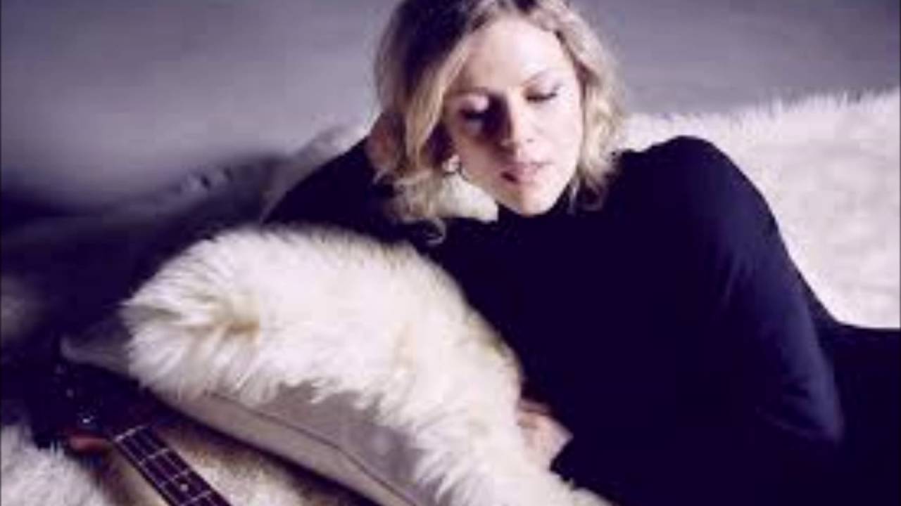 Britta Phillips - Landslide