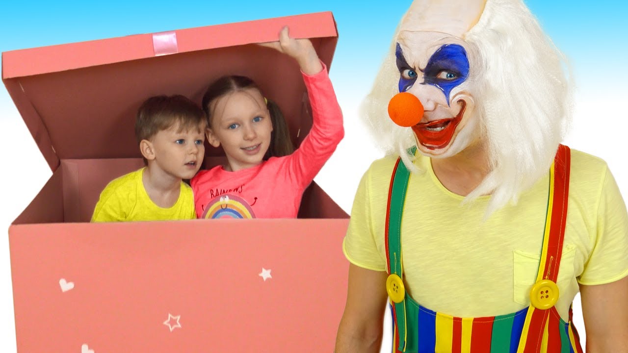 Прятки дома клоуна. А4 прятки от клоуна в парке развлечений экстремальные страшного. Прятки дома клоуна. Клоун без грима влаад а 4. Дом клоуна а4.