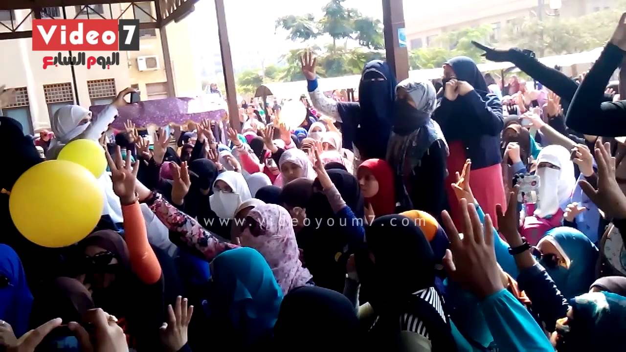 بالفيديو.. شاهد مظاهرات طالبات الإخوان بجامعة الأزهر