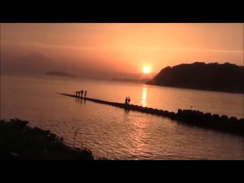 ★7美しい富士山シルエットと黄金のサンセットを楽しめる逗子なぎさ橋珈琲テラスは絶景ポイントだよ - YouTube