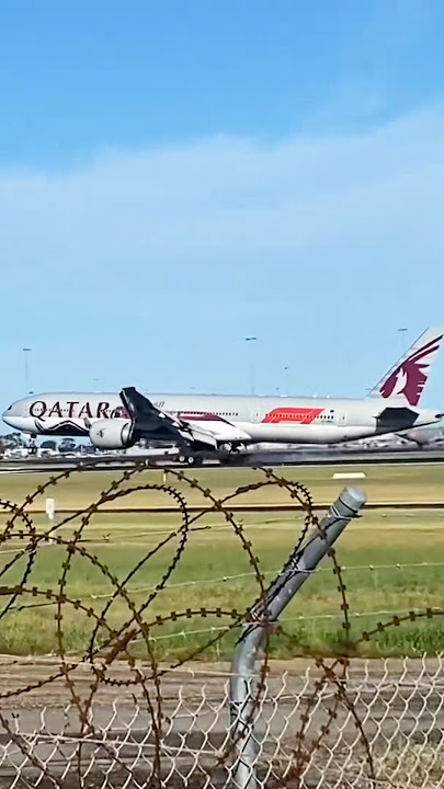 Qatar Airways Boeing 777-300ER (A7-BEL) landing at Adelaide Airport