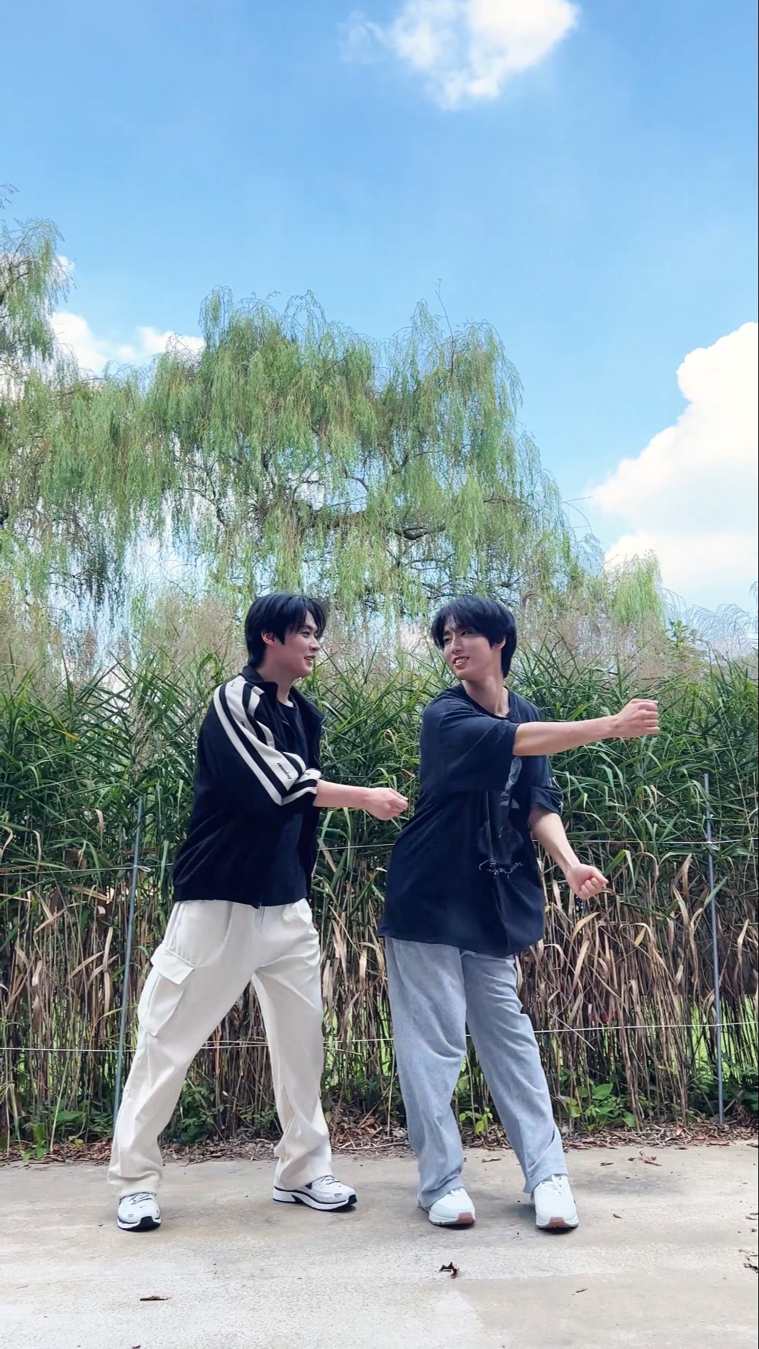 Pushing ? further, pulling ?️ closer? #StrayKids #스트레이키즈 #리노 #LeeKnow #한 #HAN #ATE #ILikeIt
