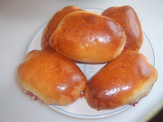 Пирожки с вишней