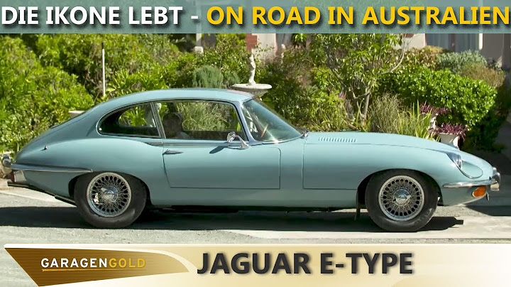 Die Ikone lebt - Garagengold Jaguar E-Type on road in Australien