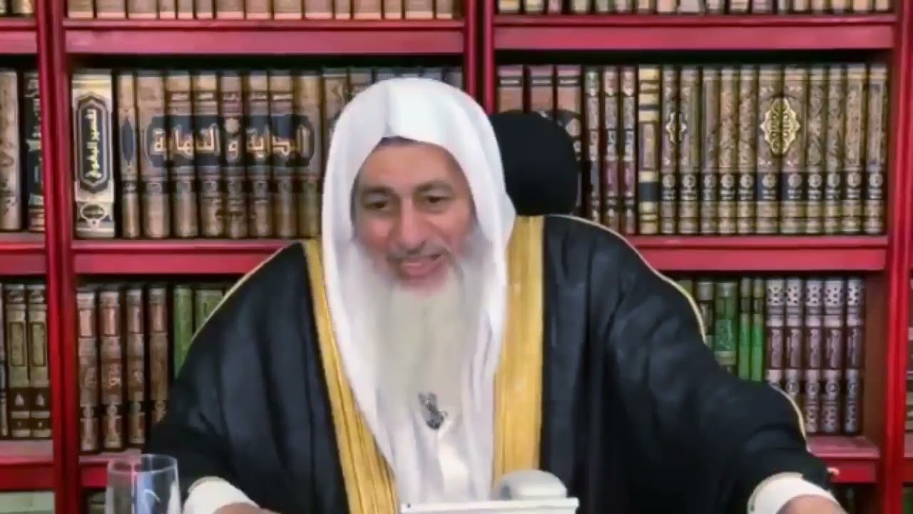 حكم زيارة القبور للنساء ما بين الشيخ محمد بن صالح بن عثيمين و الشيخ مصطفي العدوي