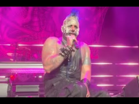 Chad Gray falls off stage during Mudvayne’s performance of Not Falling