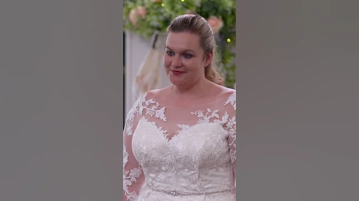 This Entourage Doesn’t Like Lace #sayyestothedresslancashire #shorts