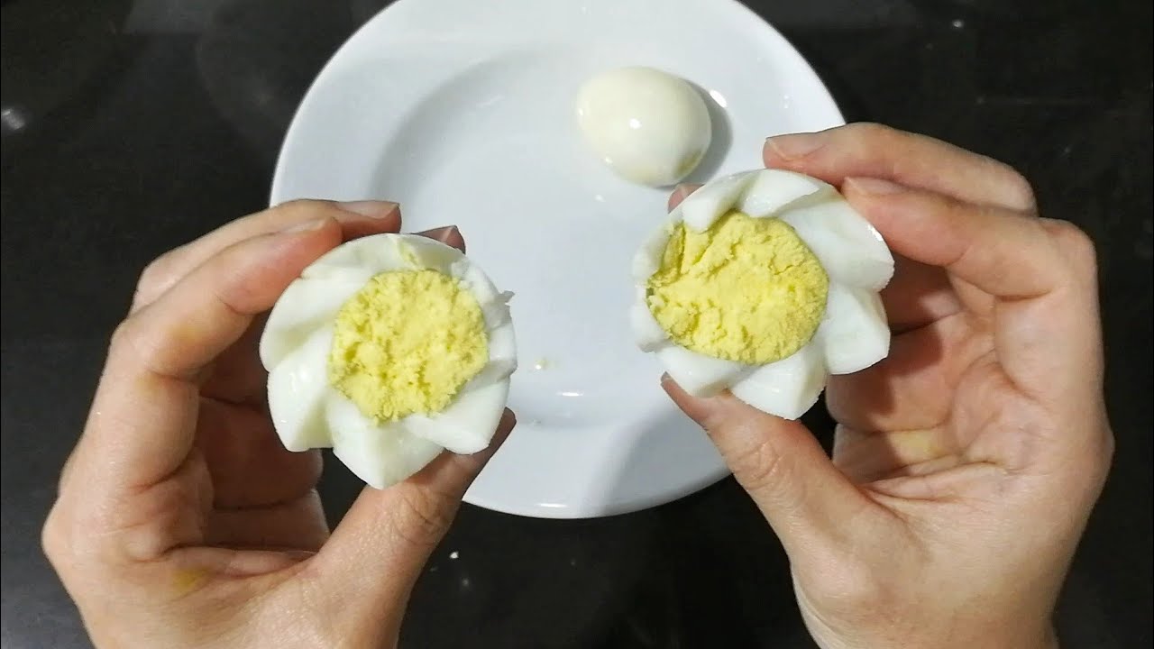 How to cut boiled egg into flower easily 如何鸡蛋雕花 YouTube