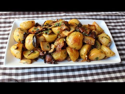 Video: Recipe: Baked Potatoes With Onions And Mushrooms On RussianFood.com