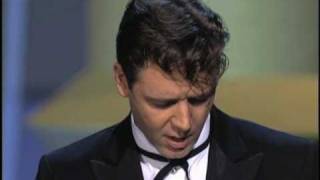 Video thumbnail of "Russell Crowe winning Best Actor"