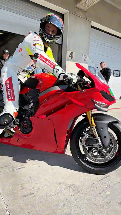 Franco Morbidelli meets the new Panigale V4