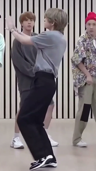 Jk cute reaction after seeing v's dance moves#bts#taehyung #jungkook#taekook#shorts
