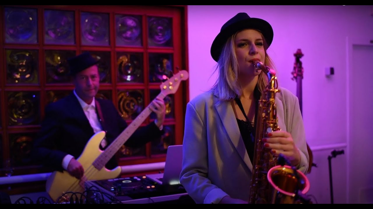 Dj met saxofoniste/dj, saxofoniste met Dj/bassist, exclusive Dj act