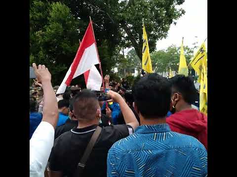 Viral. Menolak Kenaikan BBM, Ratusan Mahasiswa Ricuh di Gedung DPRD Batam.