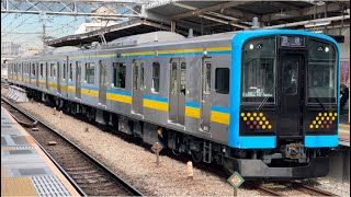 【E131系T6編成  川崎統括センター鶴見線オフィス送り込み回送（武蔵中原→浜川崎→弁天橋）】E131系1000番台ﾅﾊT6編成が尻手駅1番線に停車〜警笛鳴らし発車（回8092H）2024.1.18