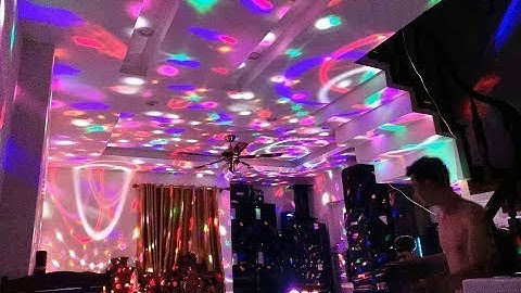 Đèn led xoay 7 màu vũ trường , nháy chớp đổi màu tạo sân khấu hiệu ứng 360 kèm đui cắm
