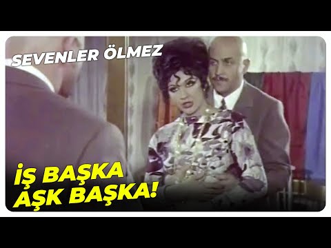 Öpmenin Yeri ve Zamanı Olmaz! | Sevenler Ölmez - Ayhan Işık Fatma Girik Eski Türk Filmi
