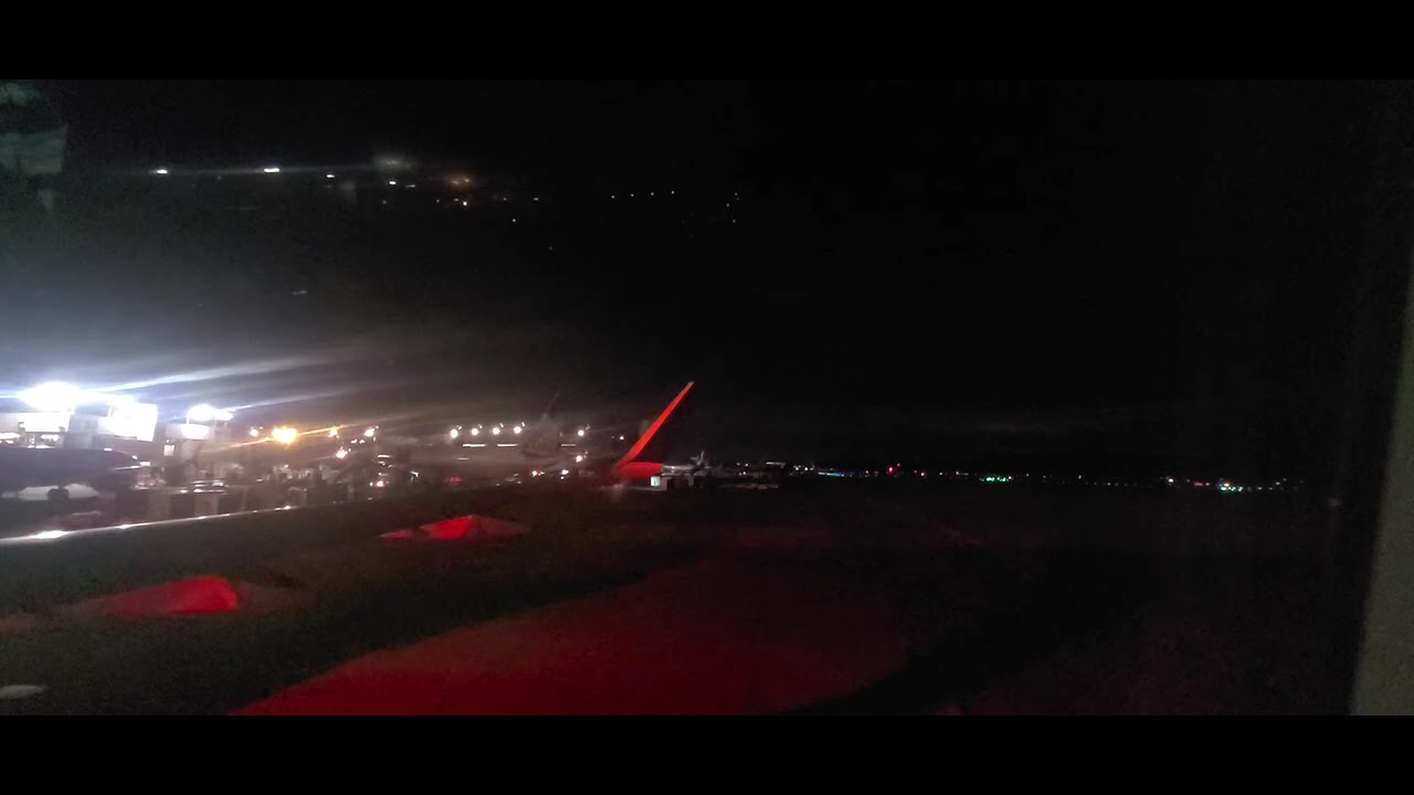 Airbus A321 LANDING AND TAXI SEA