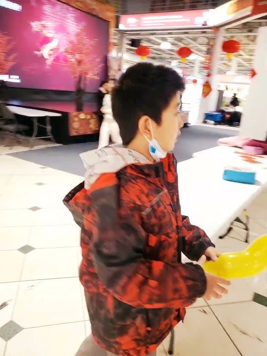 James Jacqueline Cheng Pacific mall free balloon and auspicious calligraphy Lunar New Year shows