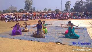 Jis Desh Mein Ganga Rehta Hai (जिस देश में गंगा रहता है) dance performed by the students