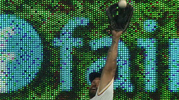 NYY@SD: Kemp makes an impressive running catch