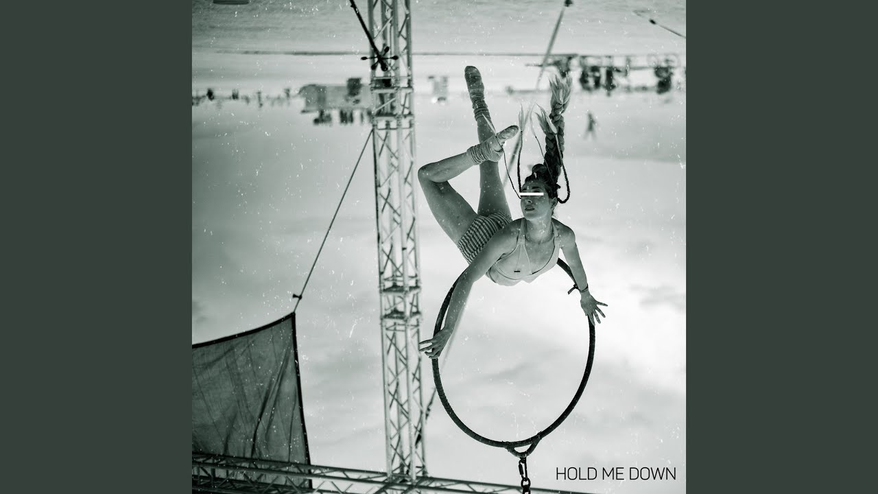 在 YouTube 上观看 Hold Me Down 在 YouTube 上观看 Hold Me Down