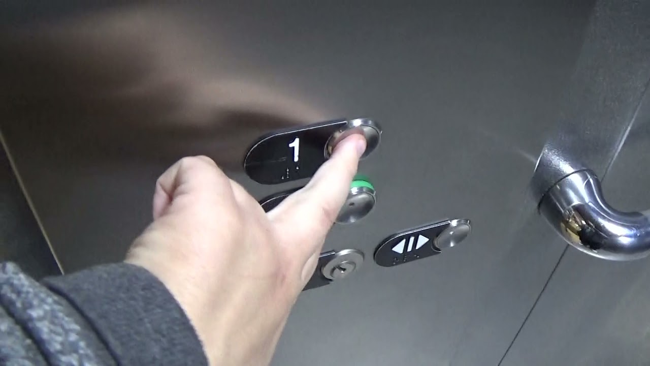 Лифт Otis Gen2 в супермаркете Tesco Extra Newry