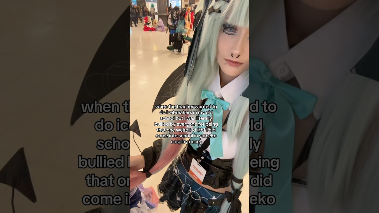 are we even suprised #hatsunemiku #vocaloid #cosplayer