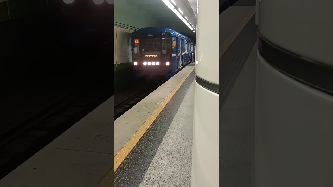 ПРИБЫТИЕ РЕКЛАМНОГО ПОЕЗДА Papa Döner ИЗ ОБОРОТНОГО ТУПИКА