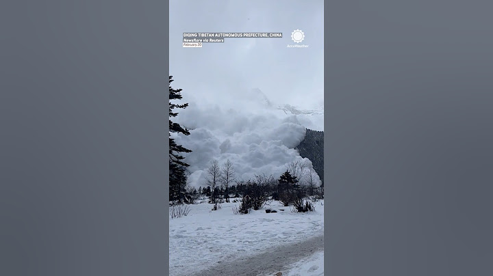 Massive Avalanche Sends Tourists Scrambling for Safety
