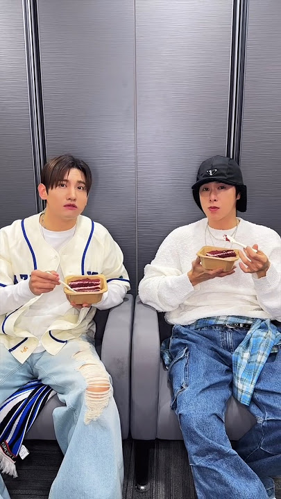 Cut cut cut, Yunho minus 🤣 #tvxq #tohoshinki #redvelvet #singing #cake #shorts #changmin #yunho