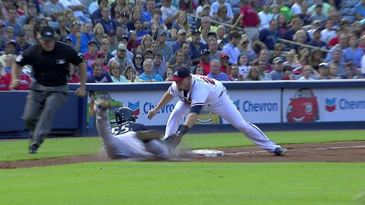 SEA@ATL: Floyd fields grounder, throws out Saunders