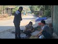 Trieu Khang repaired the kitchen, harvested sugarcane and sold it.