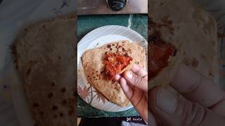 Tamatar ki chatni with pratha 😋 #food #cooking #shortvideo #viralvideo #engagement