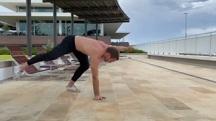 Ido Portal Locomotion Cross step