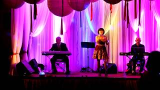 Video voorbeeld van "Diana (PAUL ANKA)- Bich Thuy cover"