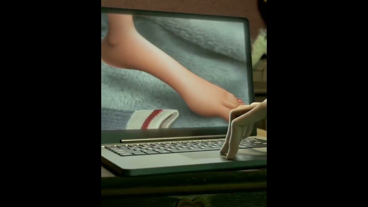 THING FROM ADDAMS FAMILY CAUGHT LOOKING AT FEET PICS