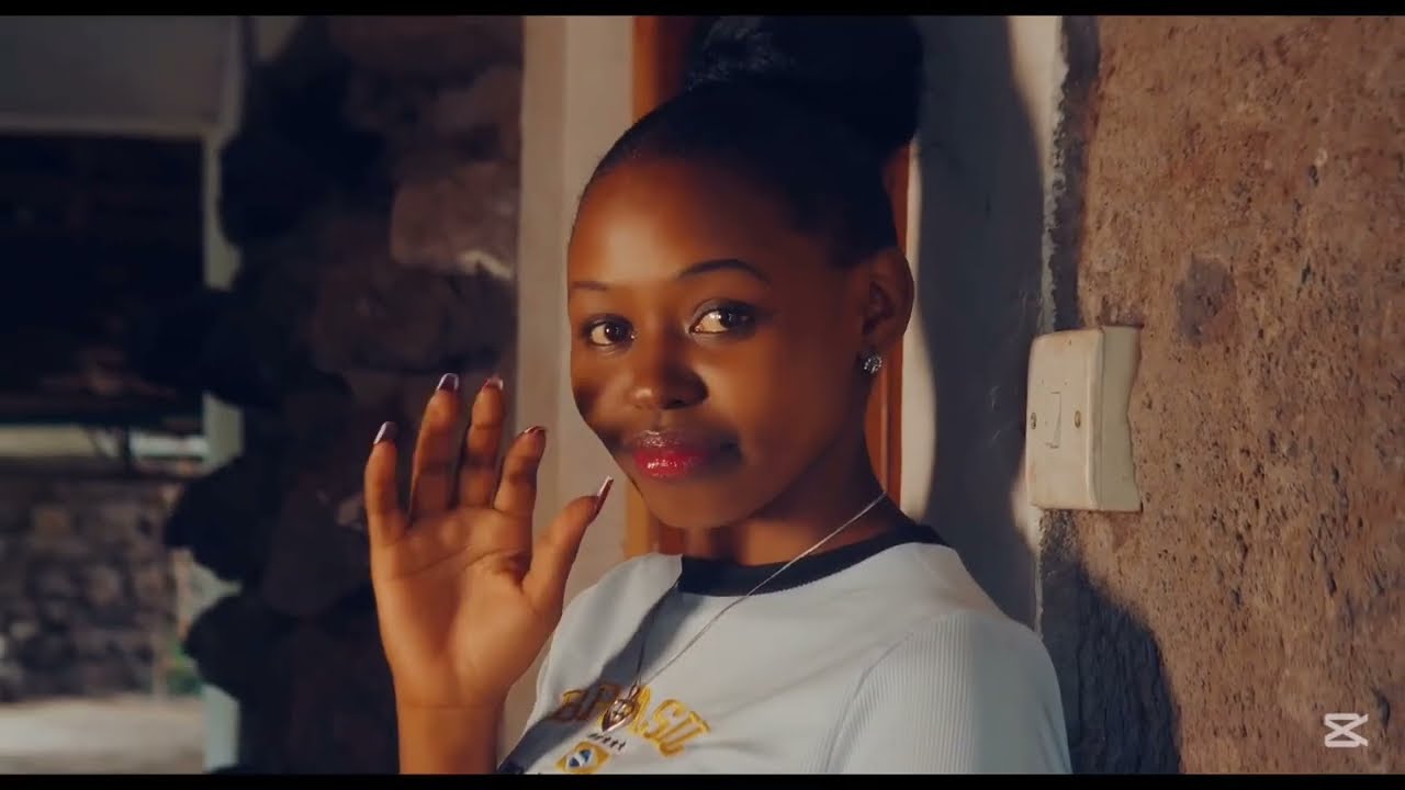 Love is Blind [Pochi Nene ]- Yoyo Zing Official video