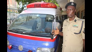 MAOFISA FEKI WA IKULU WANASWA NA POLISI WAKIWA NA AMBULANCE