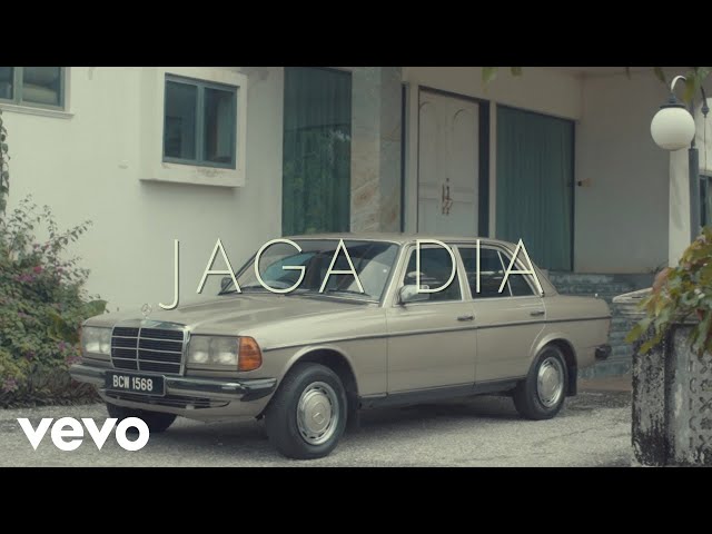 Ajoi Zainal - Jaga Dia (Official Music Video) class=