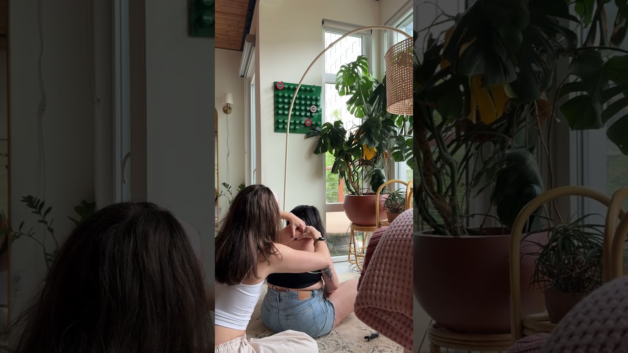 ASMR full 10 minutes of girlhood chats & back scratches 💖🫂💖🫂