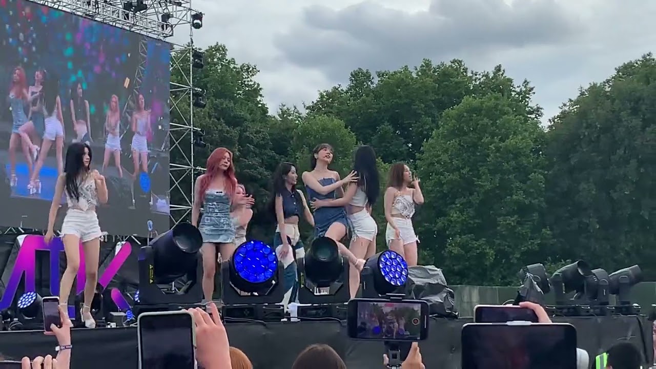 220730 VIVIZ - Bop Bop | Fancam | @ MIKFESTIVAL London