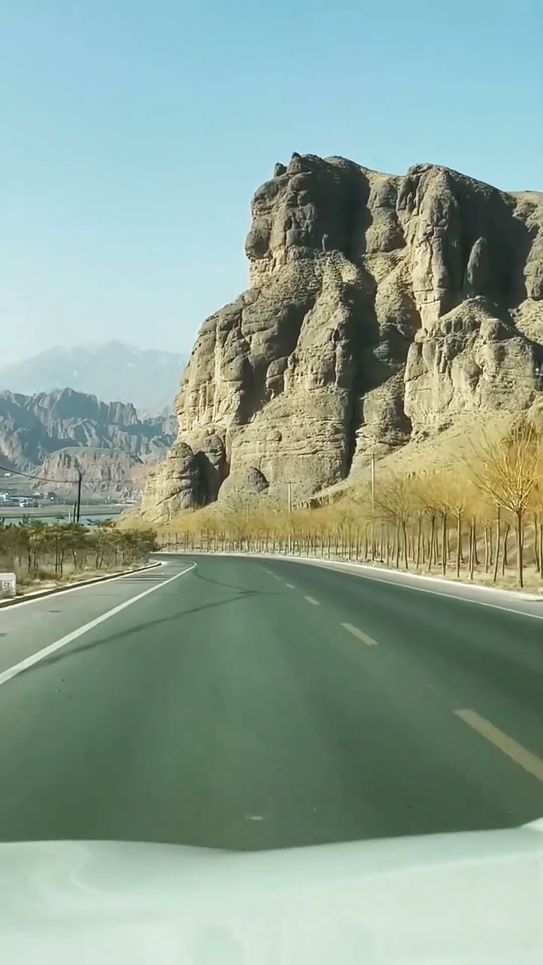 The barren stone mountain scenery