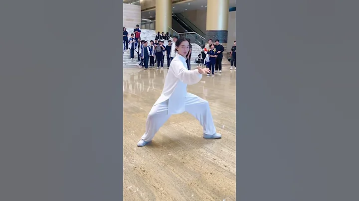 Tai Chi champion at school, everyone envies her. #kungfu #taichi - DayDayNews