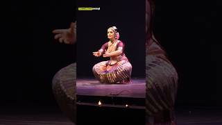 കണകൾകക നതത വസമയ പകർനന നട നവയ നയർ Navya Nair Dance