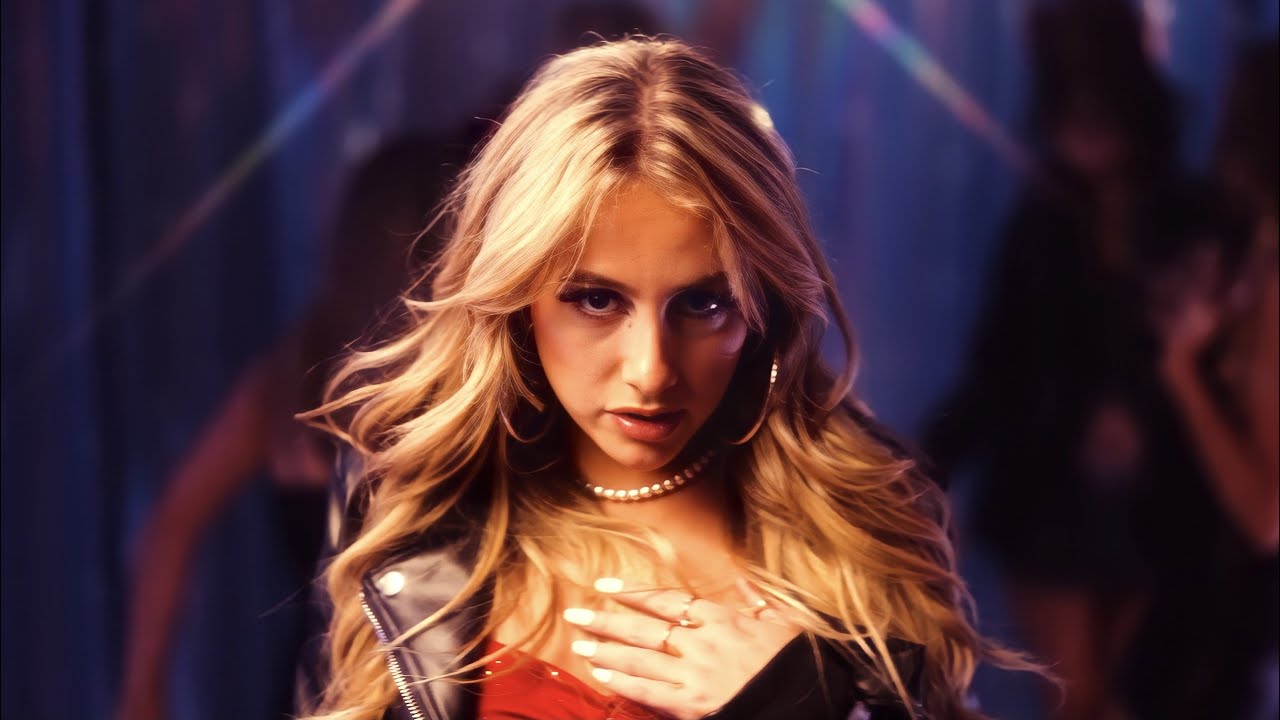 Capri Everitt - Psycho Bxtch (Official Music Video)