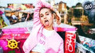 Download Lagu The Chainsmokers - Setting Fires ft XYL MP3