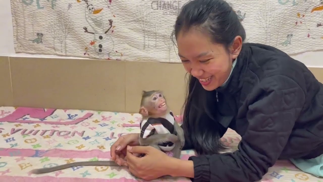 Sadd koy c..yii at the do0r after wake up without mom