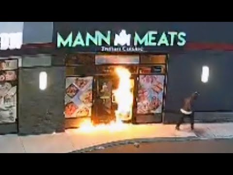 WATCH: Molotov cocktails thrown into Edmonton restaurant