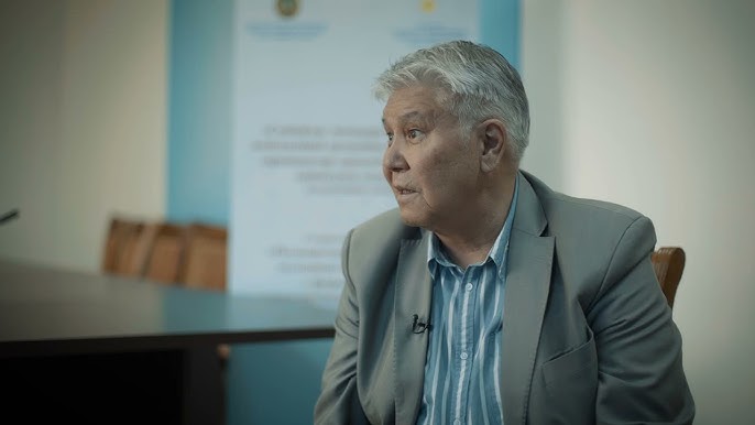 Алена Апина жалаңаш және ашық